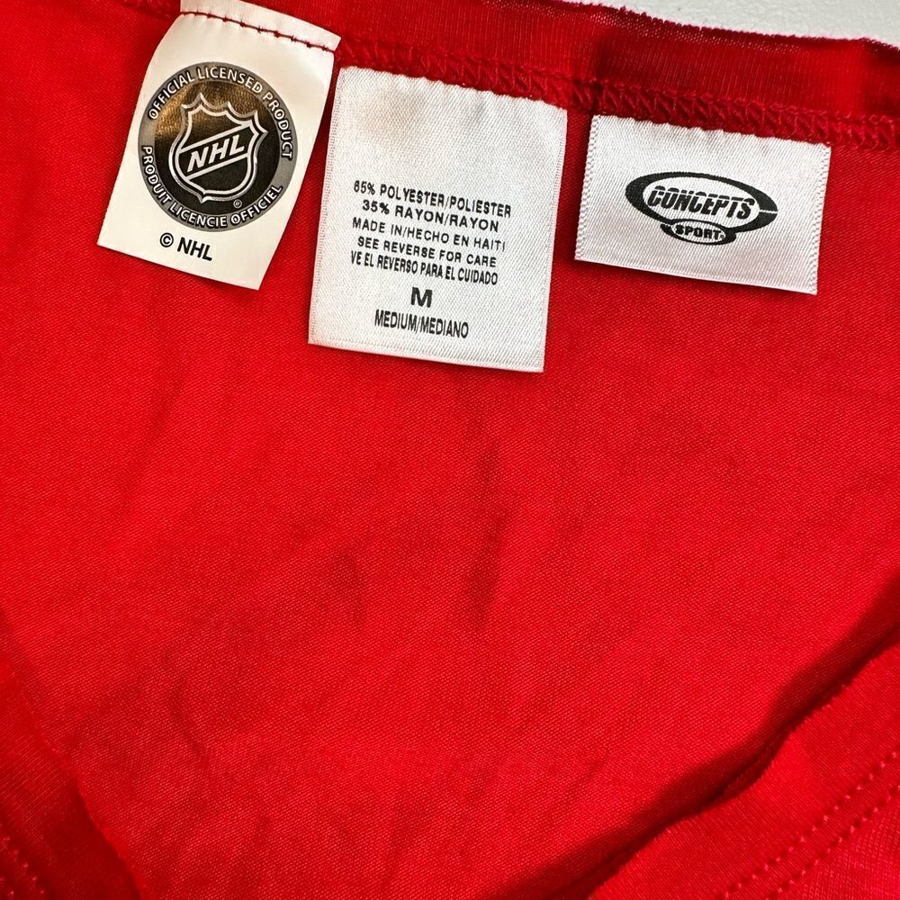 NWT NHL Women’s Red Long Sleeve Tee Shirt Chicago Blackhawks Hockey - Size M - Picture 3 of 6